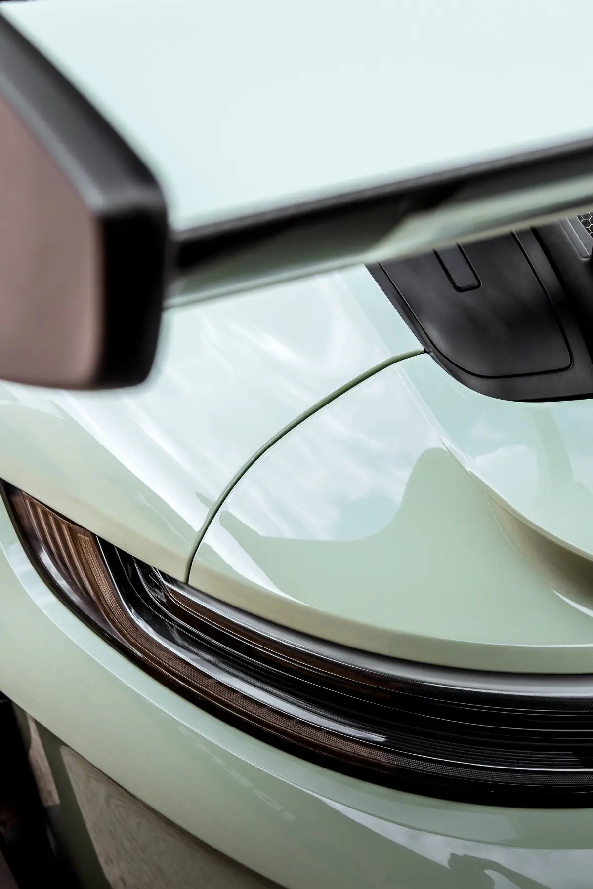 porsche headlight detail