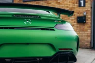 05-porsche-911-turbo-s-crest-detail